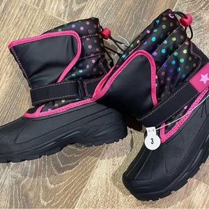 Brand new snow boots